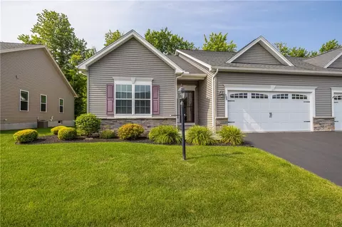 994 Railway Xing, Webster, NY 14580