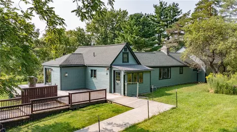 8049 W Hollow Rd, Naples, NY 14512