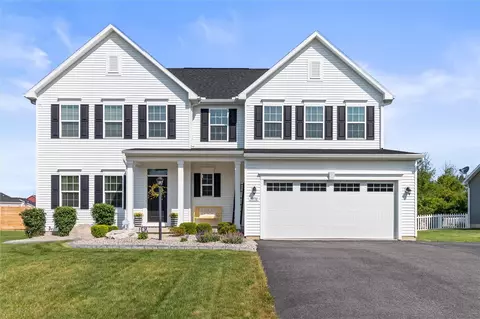 5970 Ivory Dr, Farmington, NY 14425
