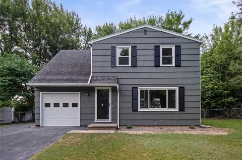 9 Dorset Dr, Canandaigua, NY 14424