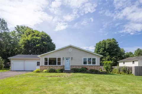 13 Stockton Ln, Rochester, NY 14625