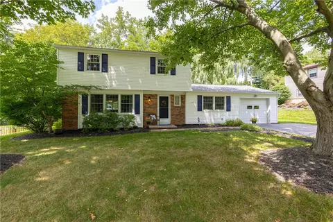 17 Country Corner Ln, Perinton, NY 14450