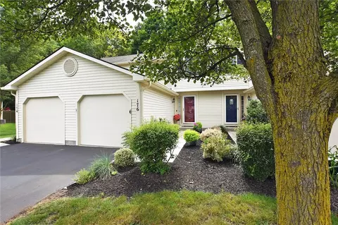 176 Courtshire Ln, Penfield, NY 14526
