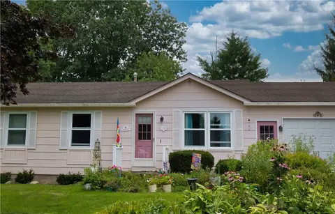 1363 Brookedge Dr, Hamlin, NY 14464