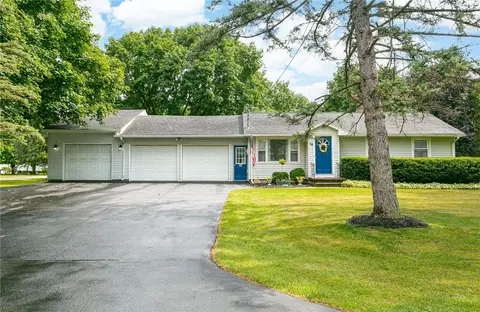 39 Crest Ave, Macedon, NY 14502