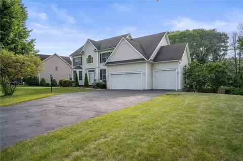 25 Hampstead Dr, Webster, NY 14580