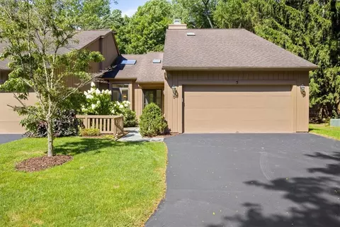 5 Circle Wood Rd, Rochester, NY 14625