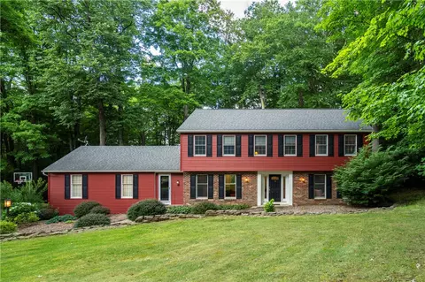 26 High Hill Dr, Pittsford, NY 14534