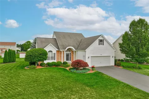 36 Quail Ln, Ogden, NY 14624