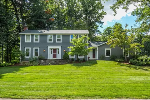 28 Wandering Trl, Pittsford, NY 14534