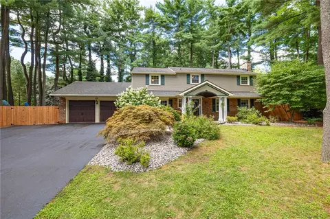 46 Oak Manor Ln, Pittsford, NY 14534