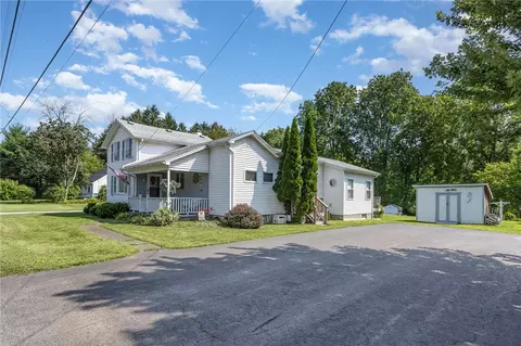 592 Webster Rd, Webster, NY 14580 photo 2