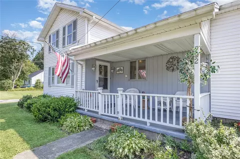 592 Webster Rd, Webster, NY 14580 photo 3