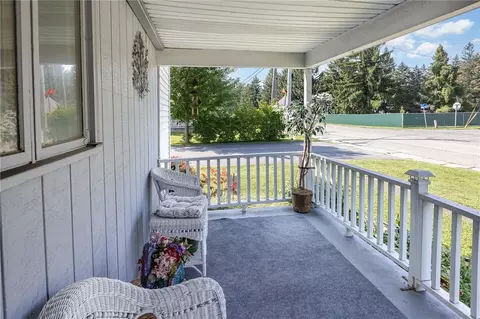 592 Webster Rd, Webster, NY 14580 photo 4