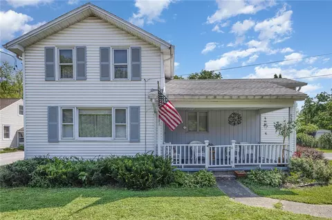 592 Webster Rd, Webster, NY 14580