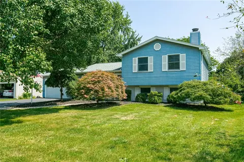 8 Otterden Ln, Perinton, NY 14450