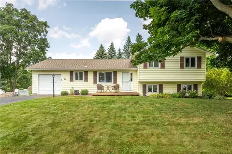 74 Campfire Rd N, Henrietta, NY 14467