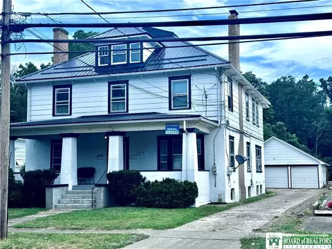 17 White St, Pomfret, NY 14063