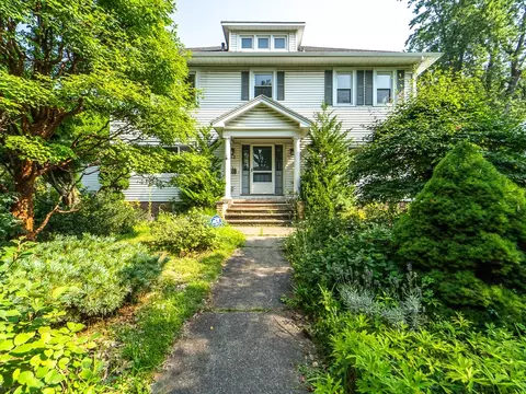 62 Walzford Rd, Irondequoit, NY 14622