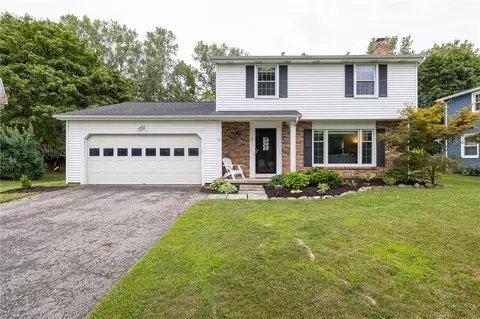 7 Lost Feather Dr, Perinton, NY 14450