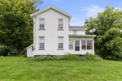 1441 Paddy Ln, Ontario, NY 14519