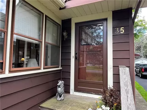 35 Poppy St, Irondequoit, NY 14617 photo 2