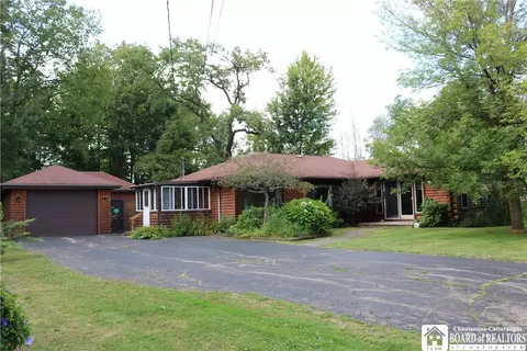 6 Parkside St, Mayville, NY 14757