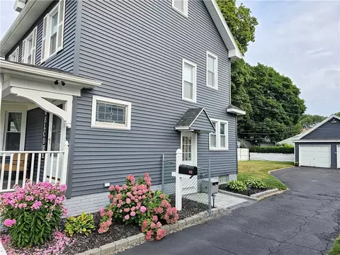 100 Abington Rd, Irondequoit, NY 14622 photo 4