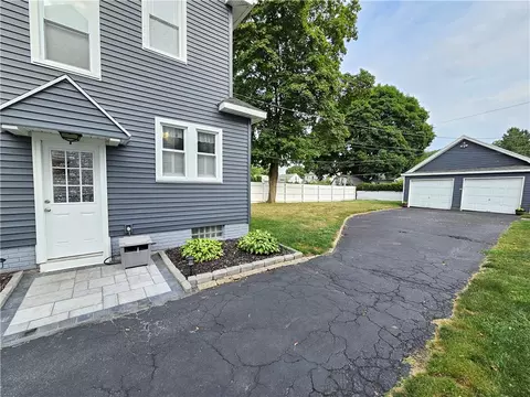 100 Abington Rd, Irondequoit, NY 14622 photo 5