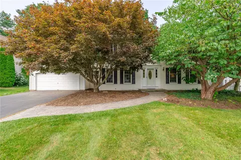 5894 King Hill Dr, Farmington, NY 14425