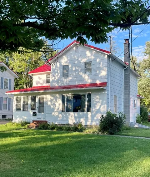 25 White St, Seneca Falls, NY 13148