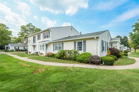 4 Heron Way N, Perinton, NY 14450