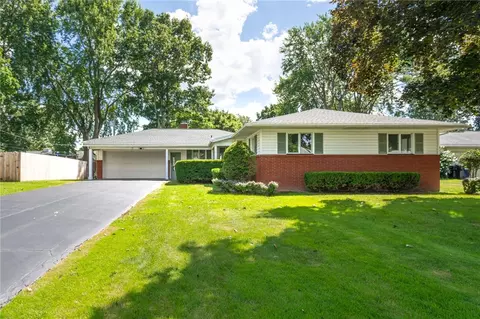 33 N Hollow Rd, Greece, NY 14626