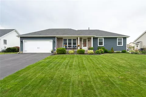 35 Blue Birch Dr, Greece, NY 14612