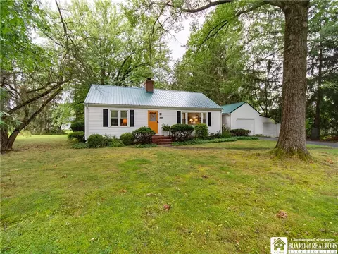 18 Walnut St, Busti, NY 14750