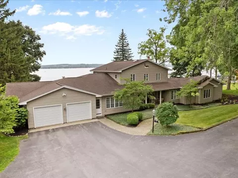 4963 Walnut Cove Dr, Canandaigua, NY 14424