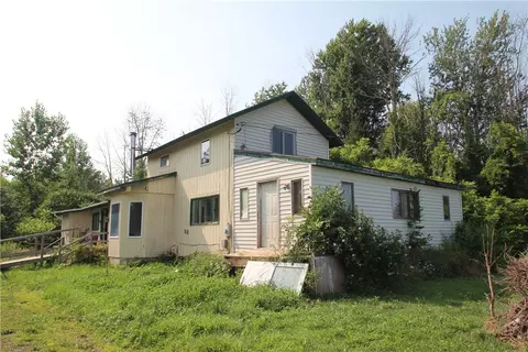 1692 W Kendall Rd, Kendall, NY 14476