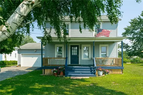 7102 Lake Ave, Williamson, NY 14589
