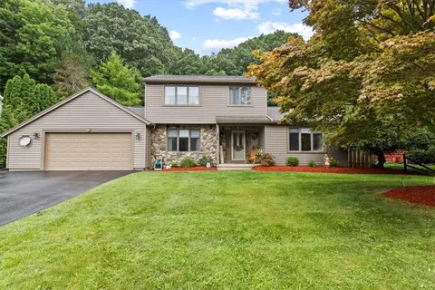 300 Willow Creek Ln, Irondequoit, NY 14622