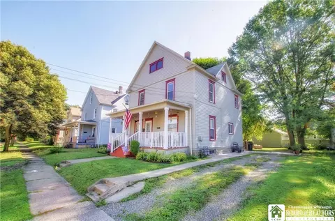 38 Chapman St, Jamestown, NY 14701