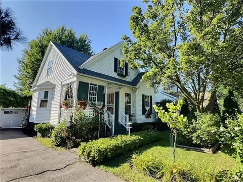 317 Union St N, Rochester, NY 14605