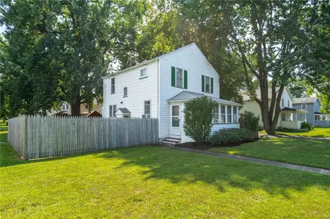875 Whitney Rd W, Perinton, NY 14450