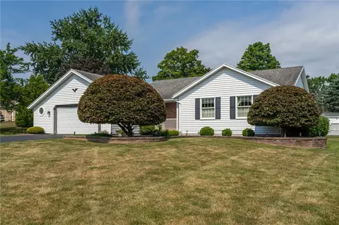 23 Chiswick Dr, Riga, NY 14428
