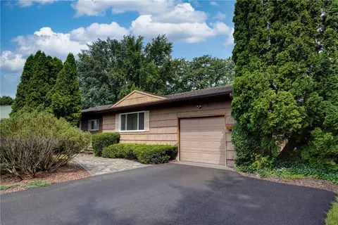 23 Amesbury Rd, Rochester, NY 14623