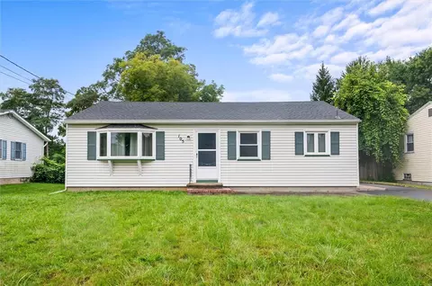 105 Elvira St, Gates, NY 14606