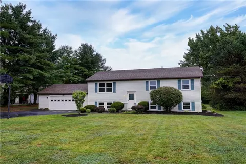 27 Gilman Rd, Riga, NY 14428