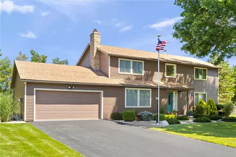 34 Northampton Cir, Greece, NY 14612