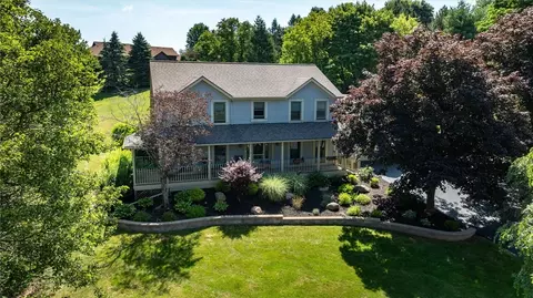 7 Berkshire Ln, Victor, NY 14564