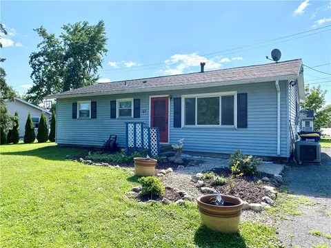 65 Rodney Dr, Honeoye Falls, NY 14472