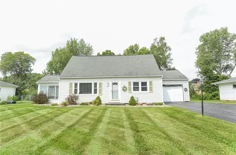 139 W Craig Hill Dr, Greece, NY 14626